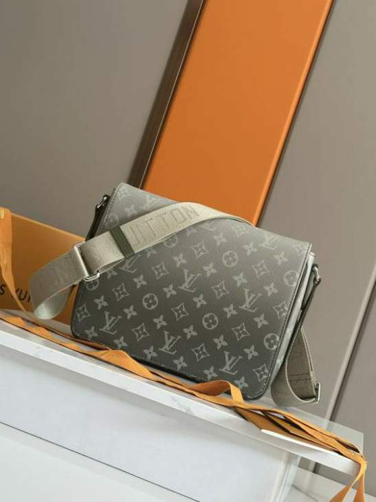 Picture of Louis Vuitton Mens Bags _SKUfw178152790fw